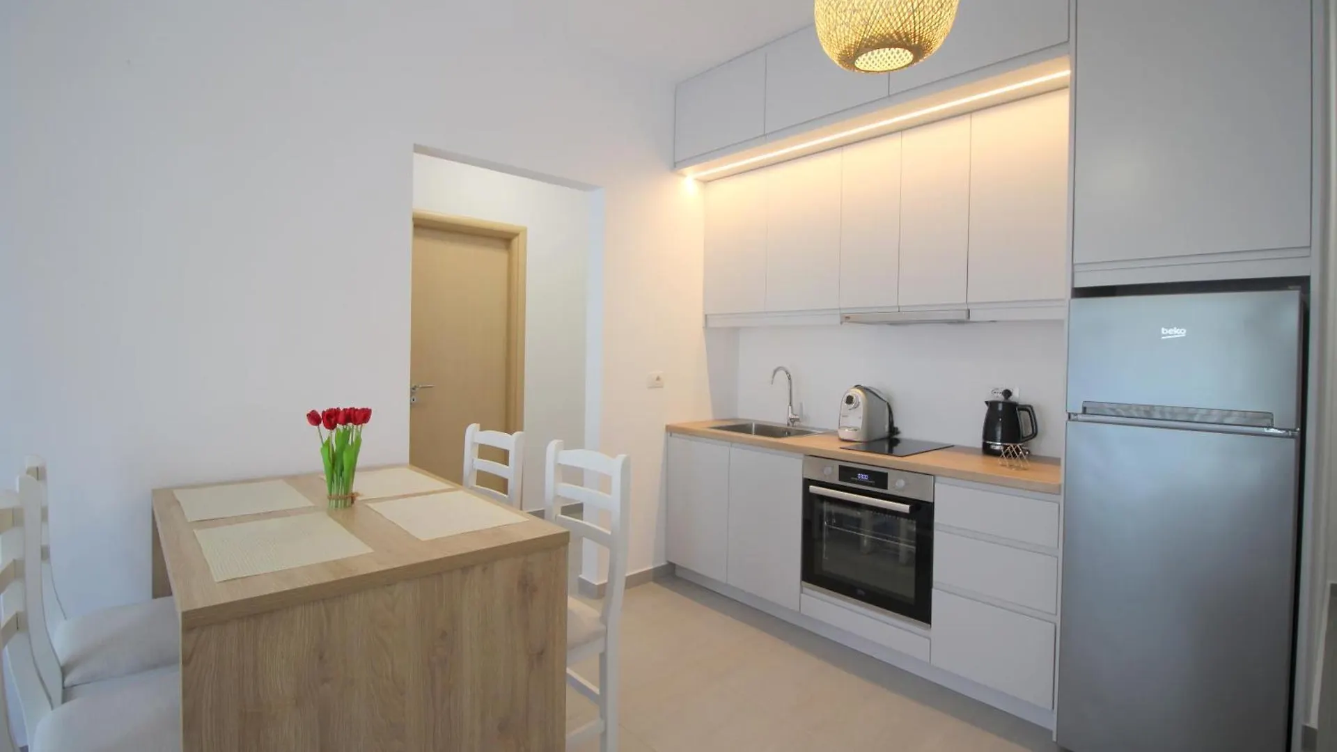 Blue Residence Sarandë 0*,  アルバニア